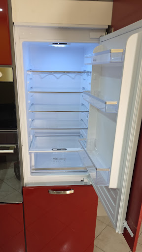 Vos magasins Pulsat au service de votre cuisine ! 🛒🏡

Besoin de changer de réfrigérateur, de lave-vaisselle ou de four encastrable ? Ne prenez pas de risques avec l'installation.

Voici un exemple de notre savoir-faire avec la pose de ce modèle encastrable Amica. De l'ouverture de la porte à sa fermeture parfaite, nos techniciens veillent aux moindres détails pour que votre cuisine reste aussi fonctionnelle qu'esthétique.

Faites confiance au réseau de proximité et à l'expertise de vos équipes de Pulsat Lapalisse et Pulsat Cusset.

📞 Besoin d'un renseignement ou d'un tarif ? Contactez votre magasin Pulsat Lapalisse  au  04 70 99 03 86 et Cusset  au 04 43 03 81 33
ou passez directement nous rencontrer !