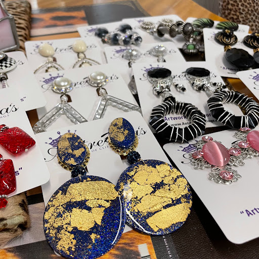 Antreina’s Clip-On Earrings - Thumbnail