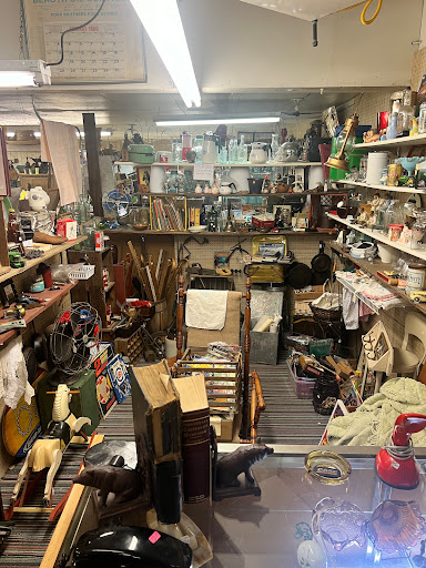 Iris City Antique Mall Gallery - United States