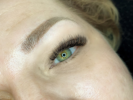 Mad Lashes Logo