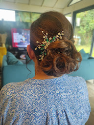 Photo n°38 de Embell'I Coiffure à Domicile à Le Plessis-Grammoire (Salon de coiffure)