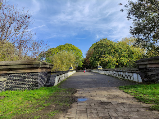 Grandpont Nature Park Gallery - United Kingdom