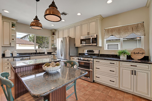 Mr. & Mrs. Glendora Real Estate - Thumbnail