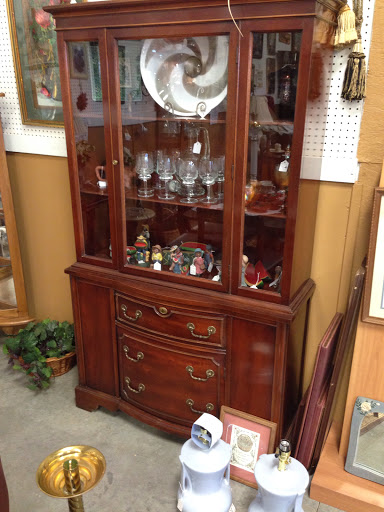 Mr B's Resale and Consignment - Thumbnail