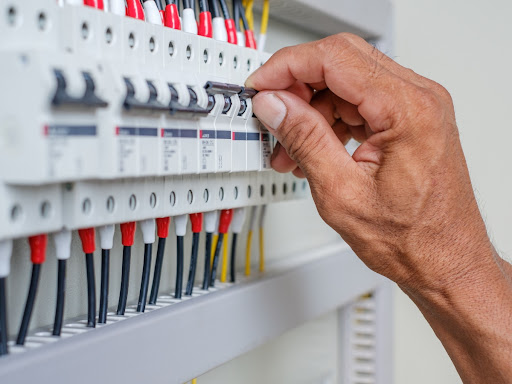 The Speedy Electricians of Fountain - Thumbnail