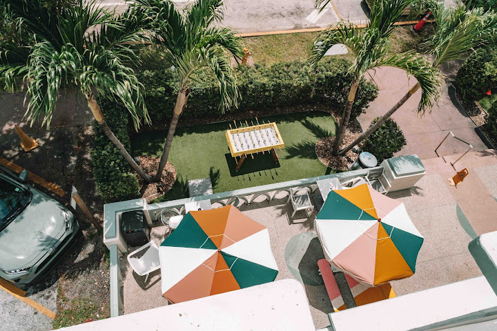 Beds N' Drinks by null