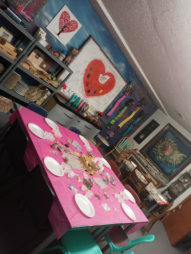 Trashed Furniture & Art Studio - Thumbnail