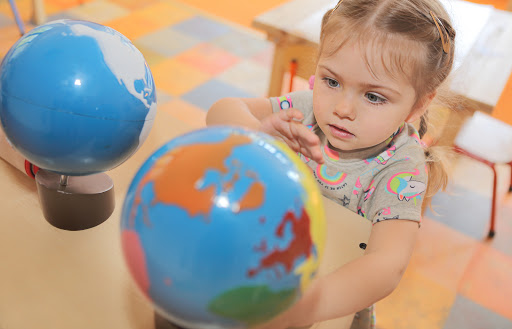 BUZZY BEE POLSKO-ANGIELSKIE NIEPUBLICZNE PRZEDSZKOLE MONTESSORI