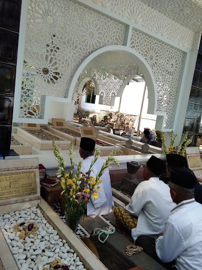 Photos of Tomb KH Ahmad Abdul Haq