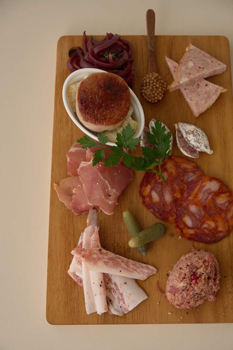 ワインの酒場。ディプント天神西通り店