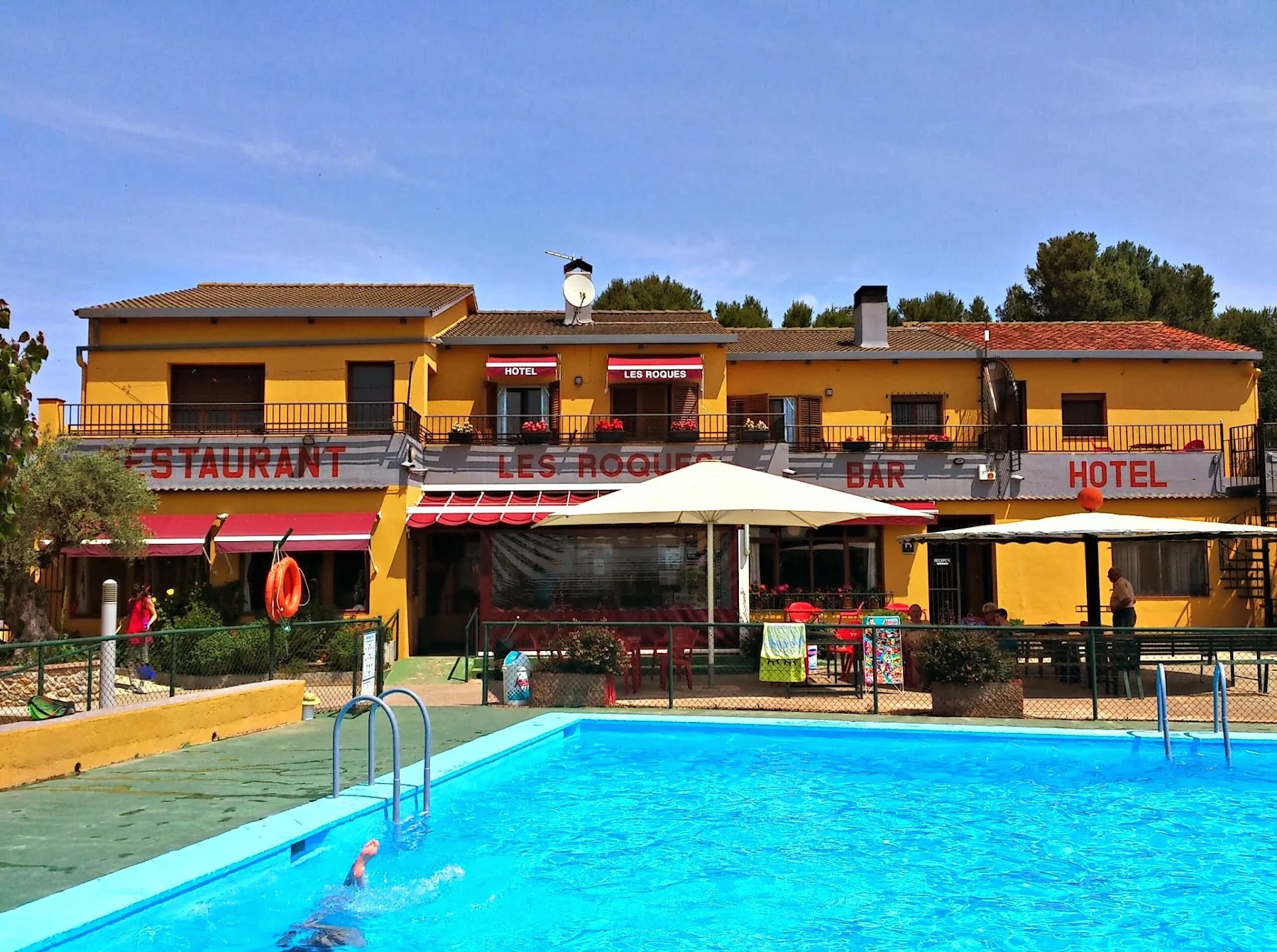 Hotel LES ROQUES