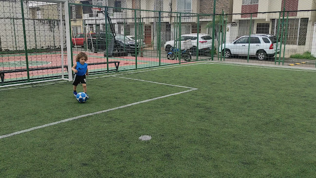 Opiniones de Cancha sintética Plaza Victoria en Guayaquil - Campo de fútbol