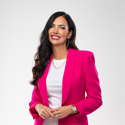 Lacy Watson REALTOR - Coldwell Banker Signature - Canada