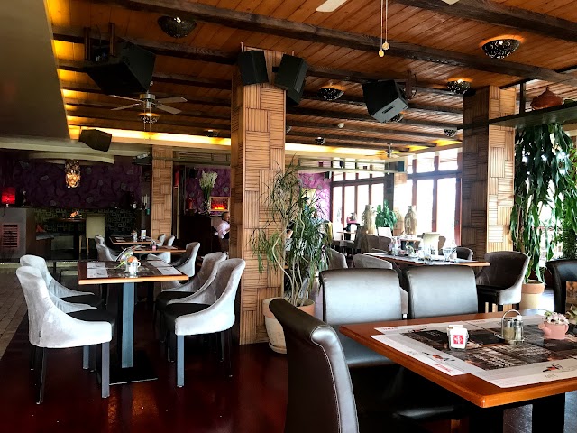 Cafe Molo Restaurant & Cafe