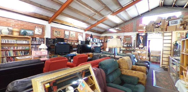 https://www.facebook.com/eastenddealers/
