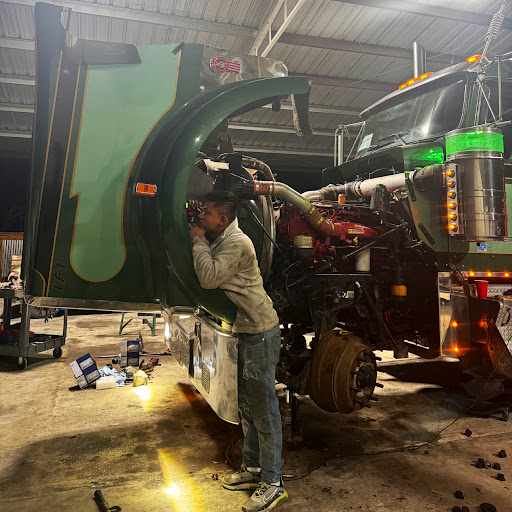 El Pana mechanic truck & service tire shop