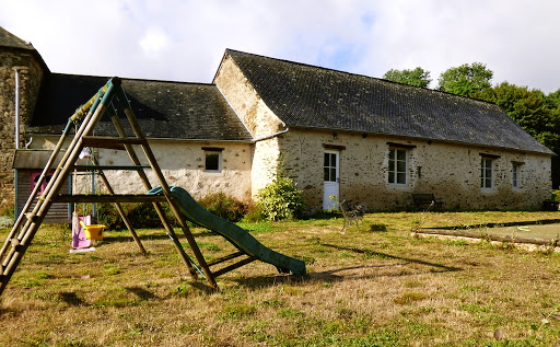 Photo de Camping de La Forêt by Seasonova | Camping 3 étoiles à Sillé-le-Guillaume (72140)