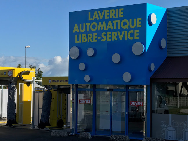 Autosoin LAVAGE AUTO, LAVERIE et LAVAGE ont/ext. à la main
