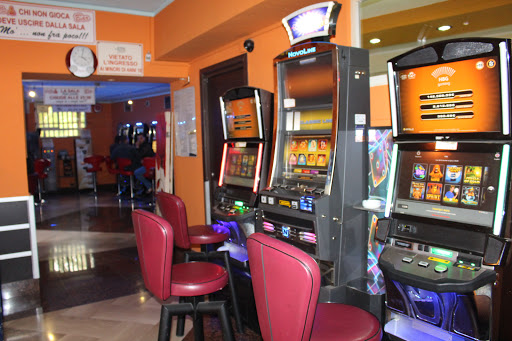 Casinò Cafè - sala giochi con slot machine e vlt videolottery - Thumbnail