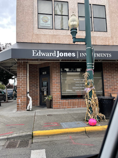 Edward Jones - Visual