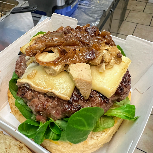 Photo 3 - Goldy's Burgers (Burger Gourmet)