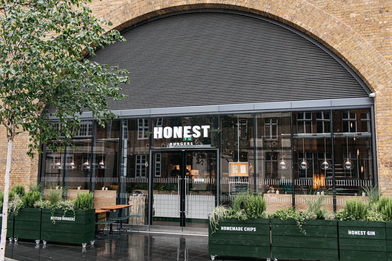 Discover the best Bermondsey Street Restaurants in London SE1! From delectable burgers to authentic Italian cuisine, explore a culinary journey like no other. Indulge in diverse flavours and experience the vibrant dining scene of Bermondsey Street. Bon appétit!