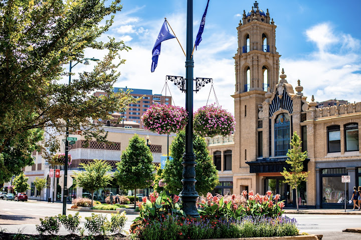 Country Club Plaza by null