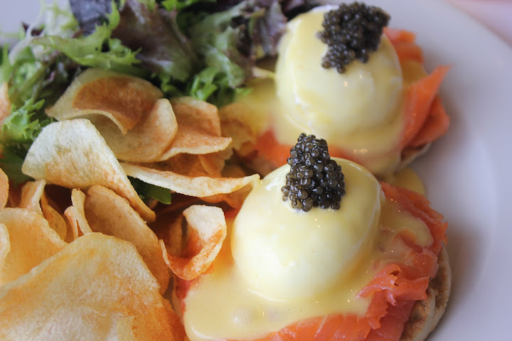 Le Bilboquet by null