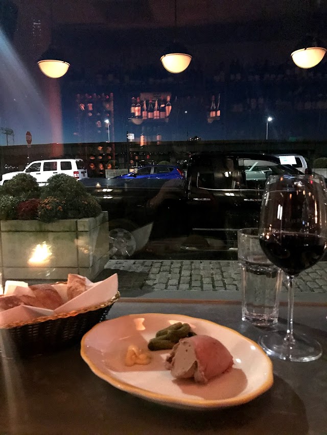 Vin Sur Vingt Wine Bar