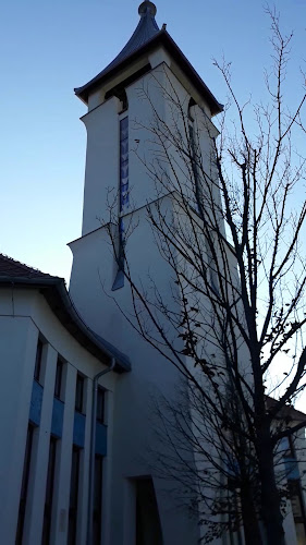Veresegyház, Szentlélek tér 1-3, 2112