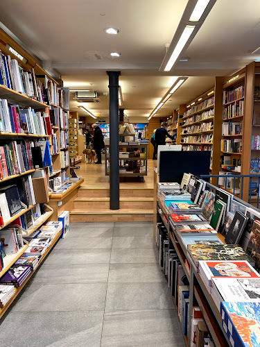 118 Rue de la Pompe, 75116 Paris, France