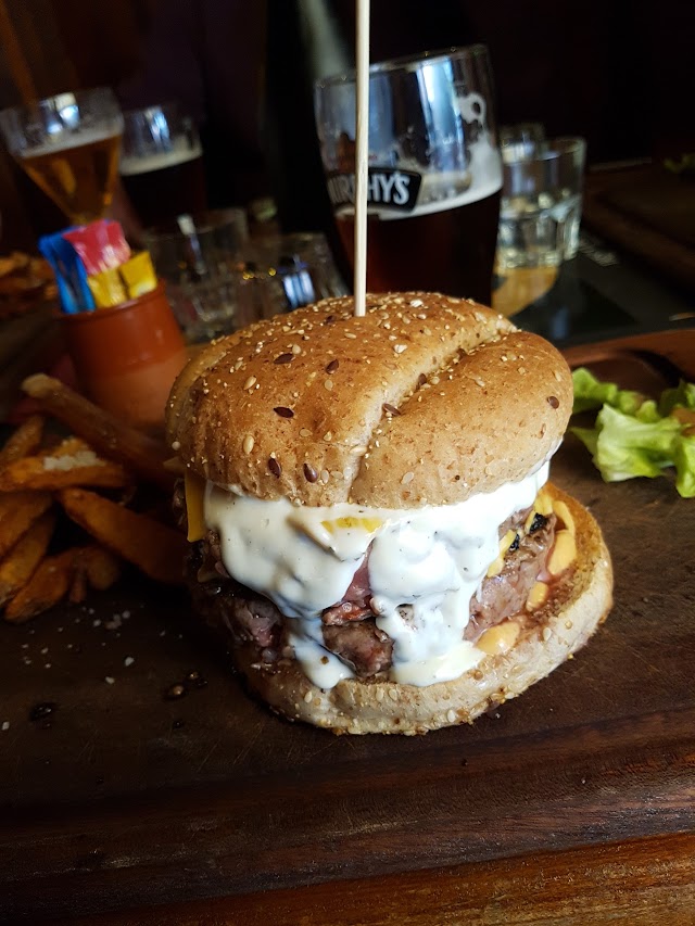 IRISH PUB