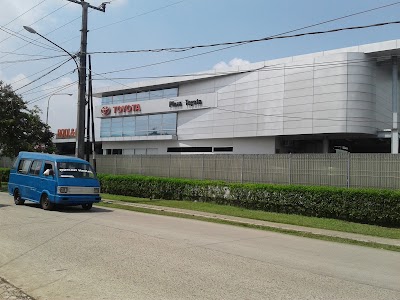 Photos of Plaza Toyota Body Paint Karanggan