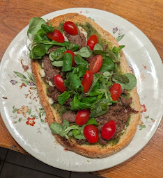Photo n°6 de Pizza sur place ou à emporter CHEMIN DES GOURMETS vente et distribution produits Locaux et Régionaux à Montréal (Snack)