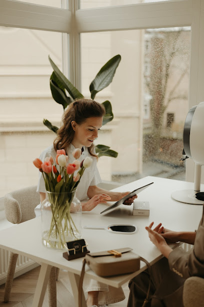 Drs. Roos Wolthuizen