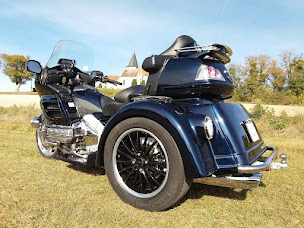 Photo n°6 de JLM Concept Cars à Frocourt (Magasin de motos)