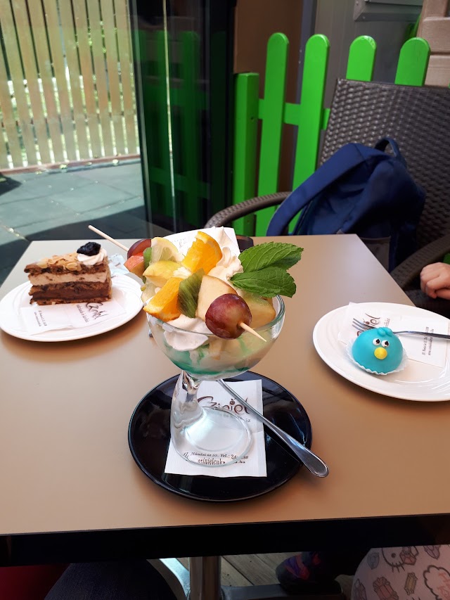 Cziniel Patisserie and Cafe