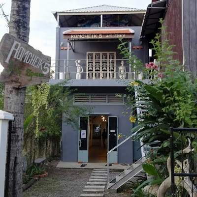 Photos of Romcheik5 artspace
