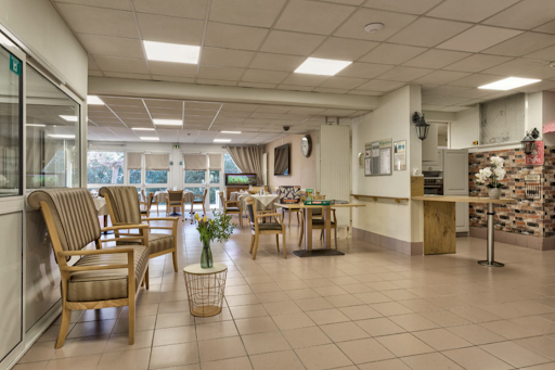 Photo de Colisée - EHPAD LES HAUTS DE BARBEGAL à Arles (13200)