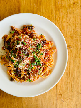 Les Coudes sur la Table by null