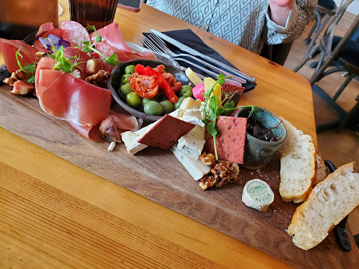 Quinns Wine Café and Kitchen - Thumbnail