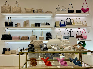 Photo n°37 de Lewis - Concept Store à Cannes (Magasin de sacs)