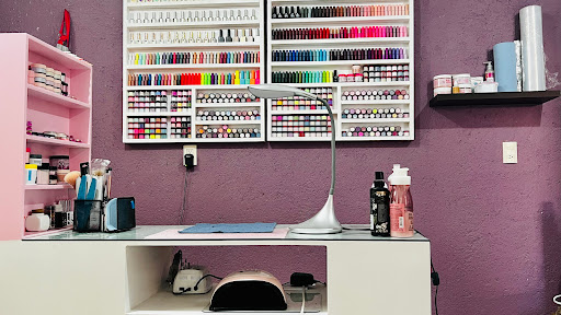 Ale Nuñez, Nails Designer
