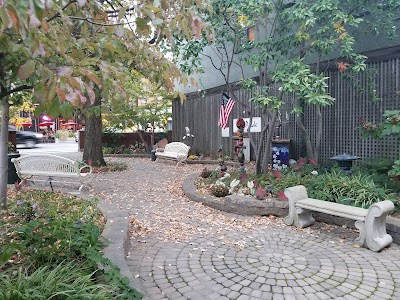 Glossbrenner Public Garden