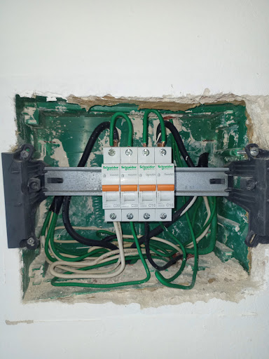 SERVICIOS DE ELECTRICISTA Y PLOMERIA PLAYA DEL CARMEN 24 HORAS