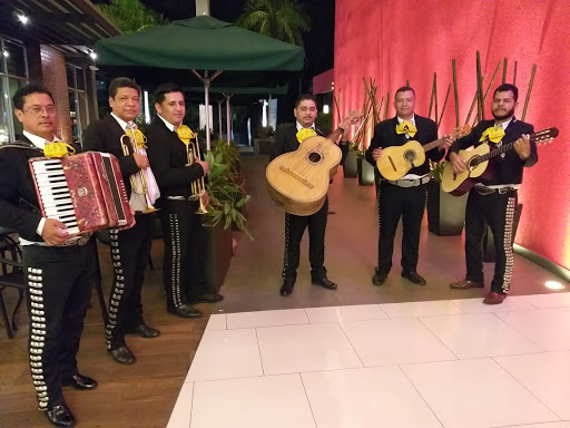 Mariachis en El Salvador