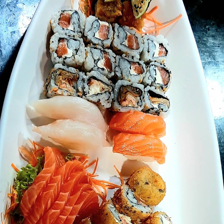 RODÍZIO JAPA COM SUSHI BURGUER E BARCA ROLANTE DE IGUARIAS 🍔🍣😍 O ro