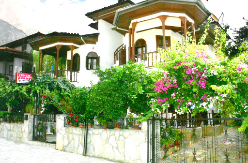 Yener Apart