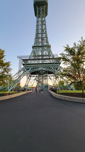 Eiffel Tower - Visual