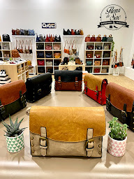 Photo n°13 de Fleur de Sac à Calais (Magasin de chaussures)